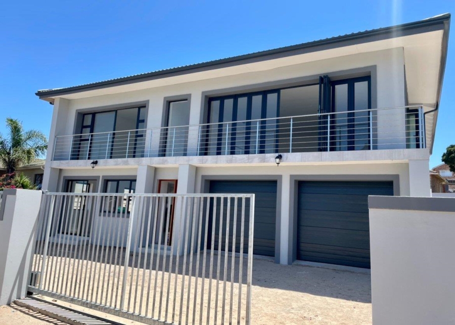 5 Bedroom Property for Sale in Wavecrest Eastern Cape